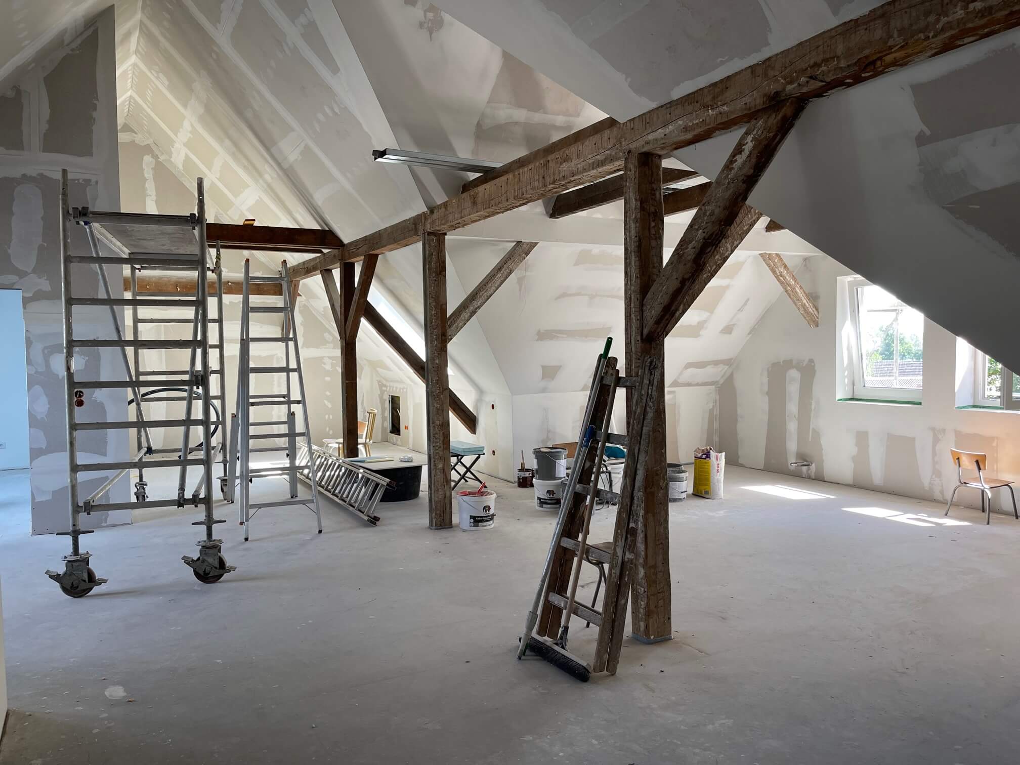 Dachgeschoßausbau zu 2 Eigentumswohnungen im Umfeld von Mittenwalde