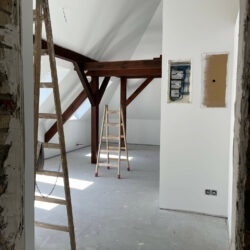 Dachgeschoßausbau zu 2 Eigentumswohnungen im Umfeld von Mittenwalde